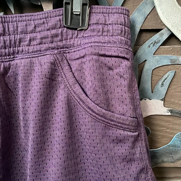 Nike Pair Shorts - Picture 4 of 11